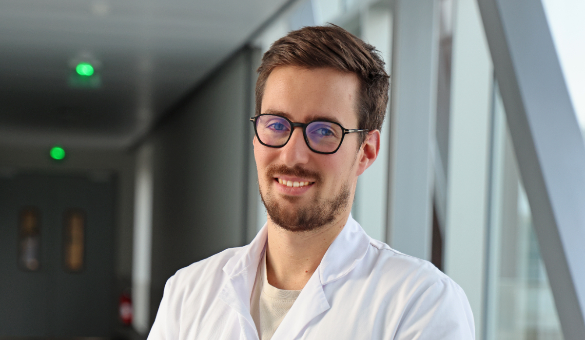 Portrait d'un professionnel de l'HNFC souriante