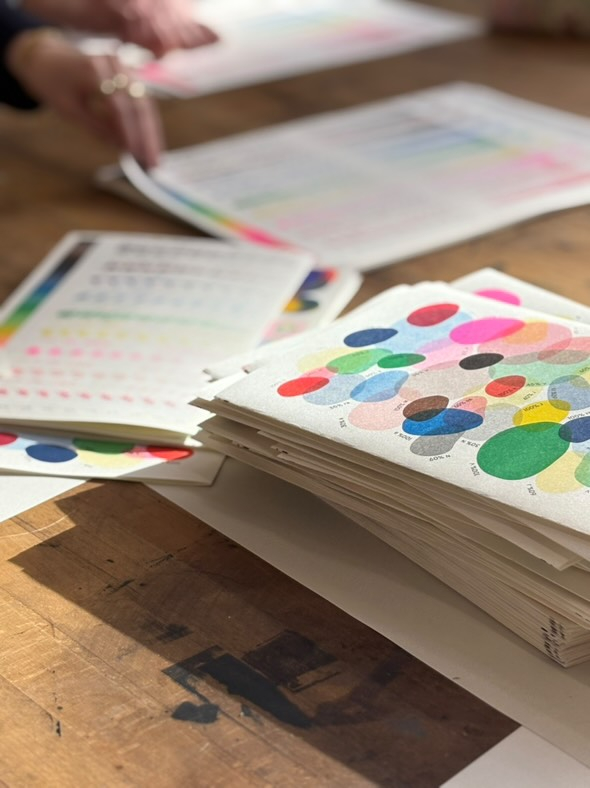 Groupe de candidats en attente de leur entretien d'embauche